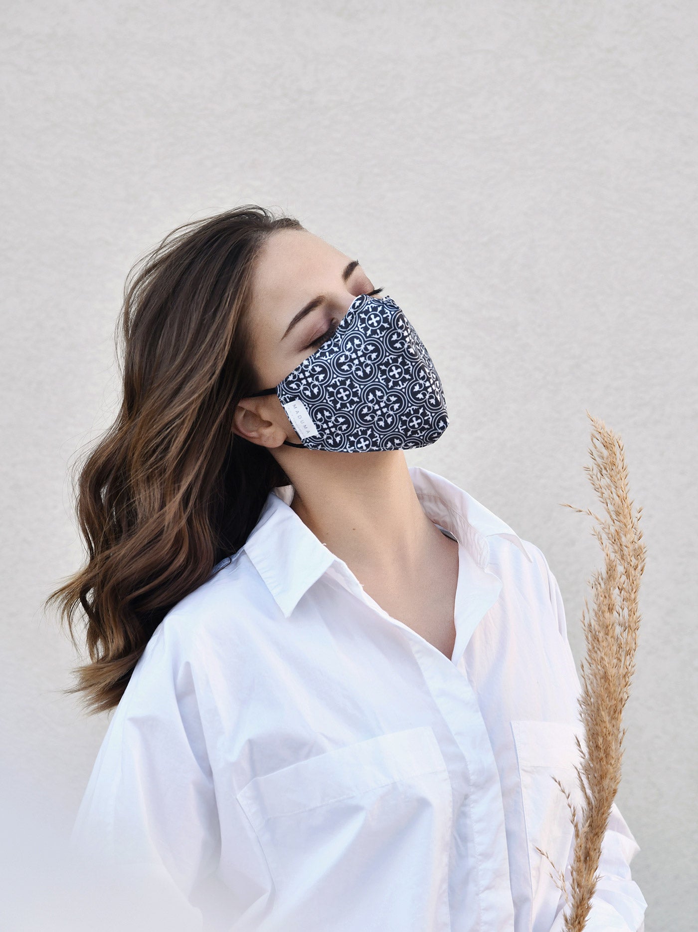 Vjola Face Mask