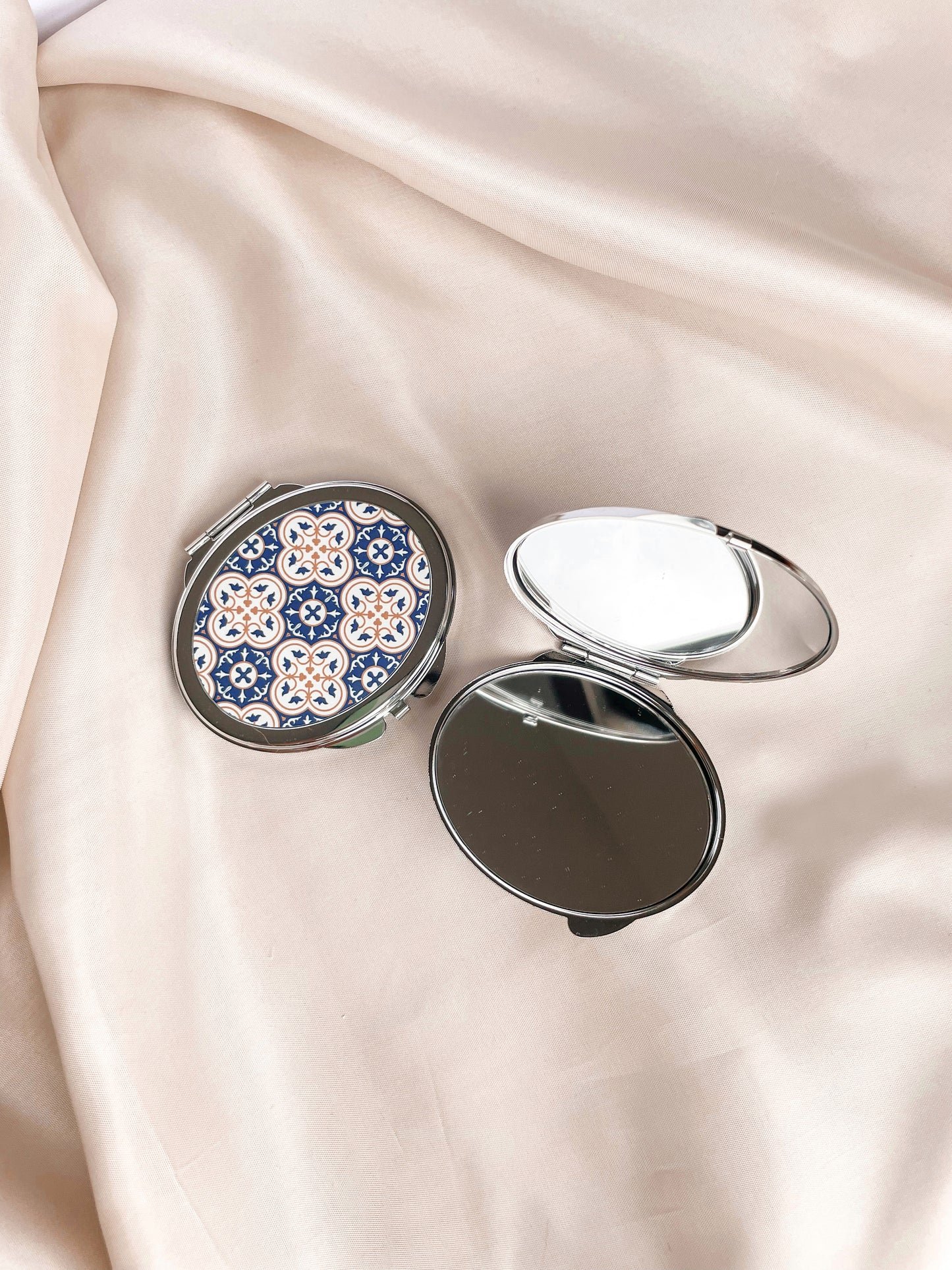 Ikħal Pocket Mirror